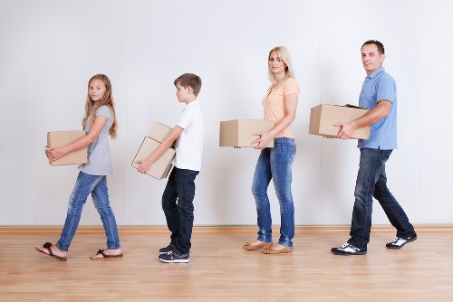 Cost factors of hiring moving van